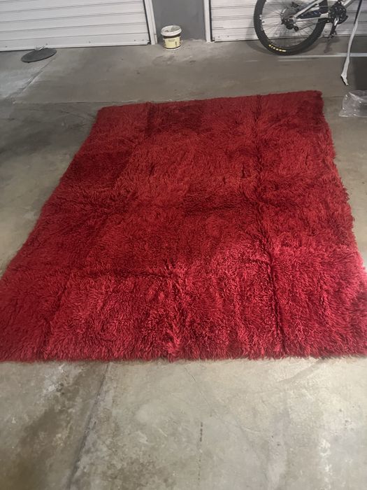 Продавам Родопски китеник в перфектно състояние.Размера му е 190/240см.