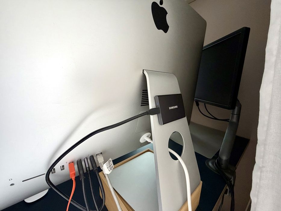 Apple iMac 27 2017 3.5 GHz Intel Core i5 48GB RAM 2667MHz Radeon Pro 575 4GB
