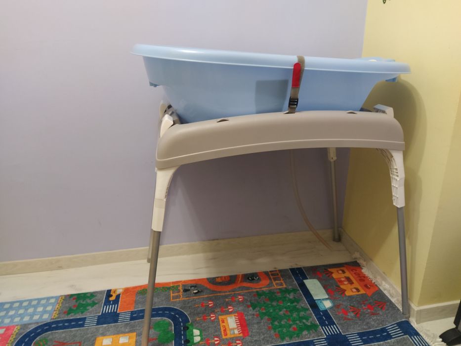 Ваничка със стойка и матраче за повиване