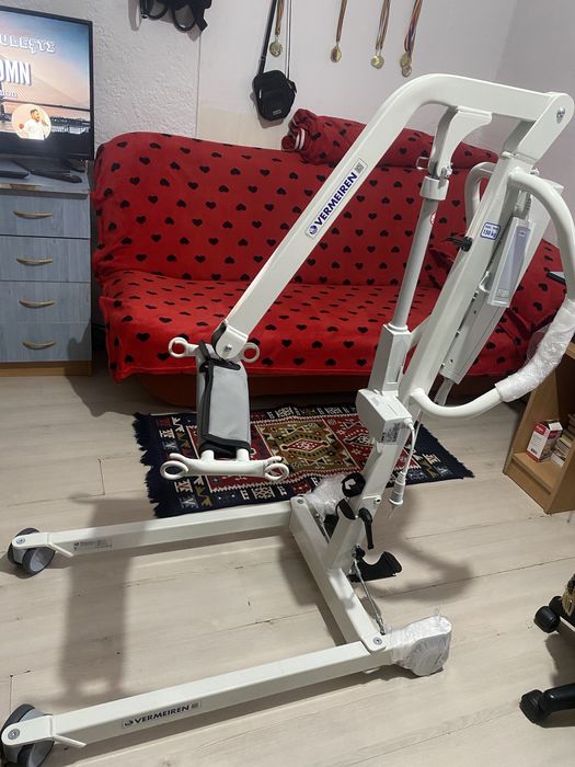 Elevator pentru oameni cu dizabilitati + ham