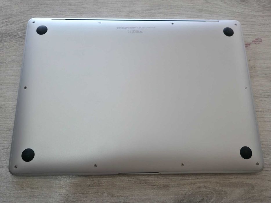 MacBook Air (Retina, 13-инчов, 2020 г.) Intel Core i3