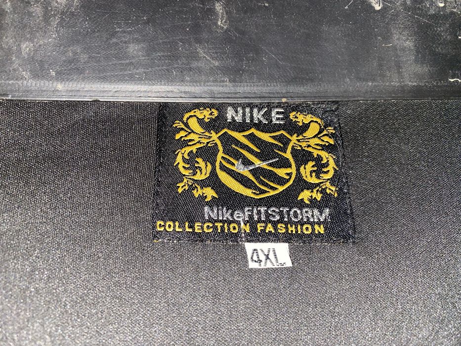 * ветровка NIKE почти новая стильная комфортная размер 50-52