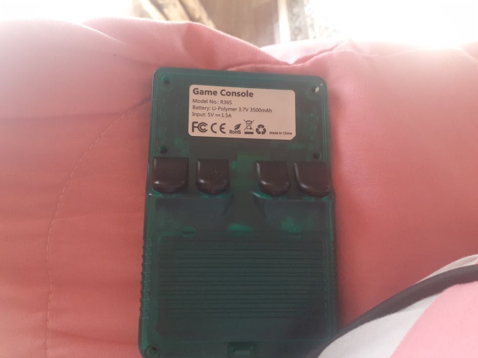 Game  console    R36 s