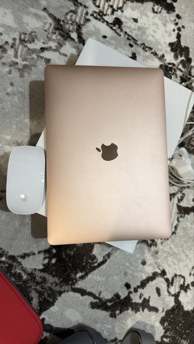 Vand macBook air 13 ,i5 ,modelA2179 folosit aproximativ 2 ore