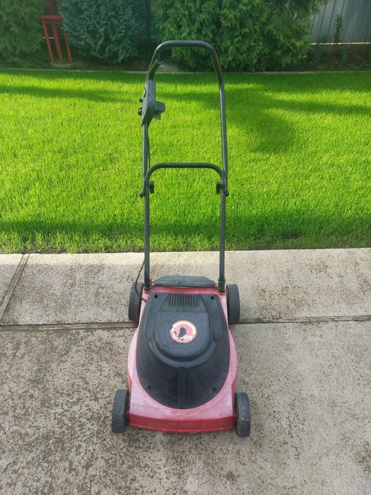 Mașina de tuns iarba electrica 1300W