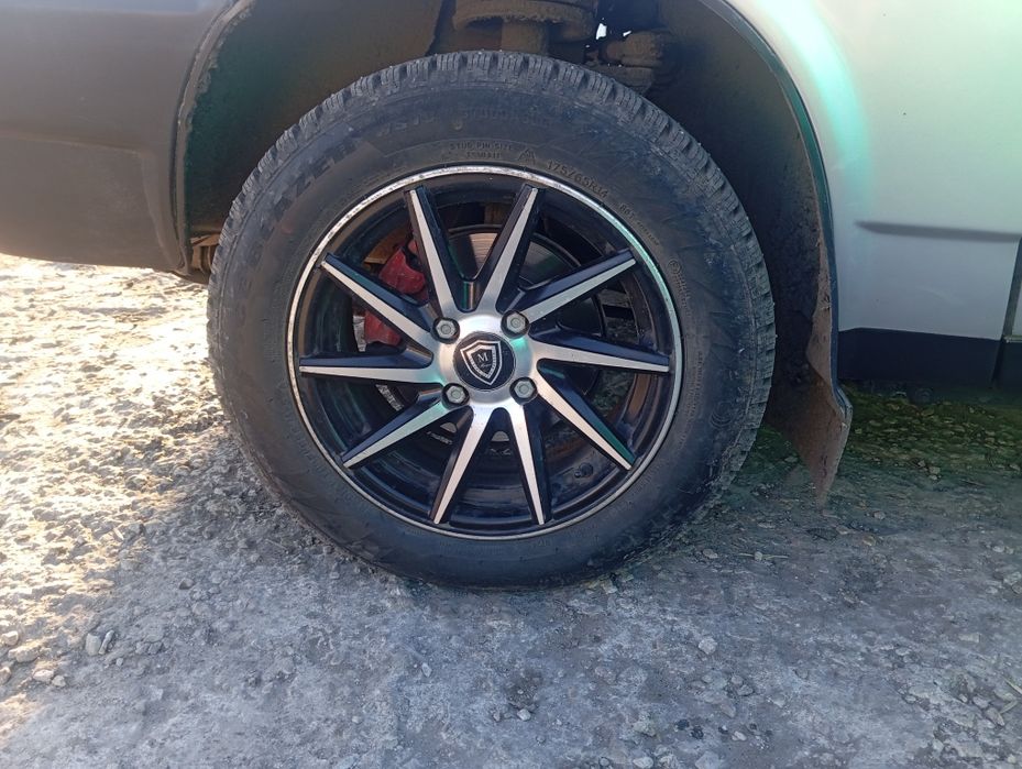 Продам титаны с резиной р 14