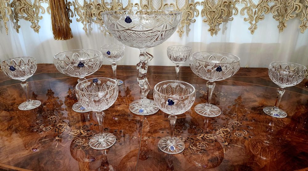 Хрустальные вазочки "Вишенка" на высоких  фигурных ножках.