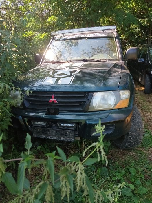 MITSUBISHI Pajero