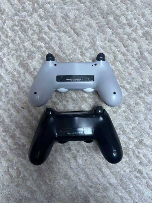Playstation 4 Slim 1TB (PS4 Slim) + 2 manete + statie incarcare manete