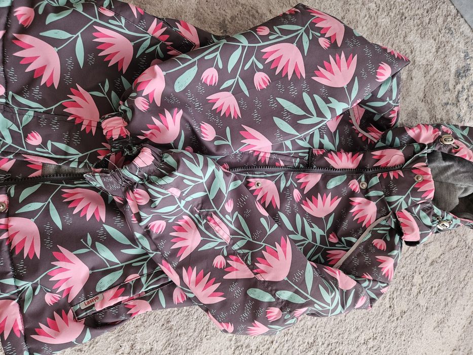 Продам весенний осенний комбинезон для девочки