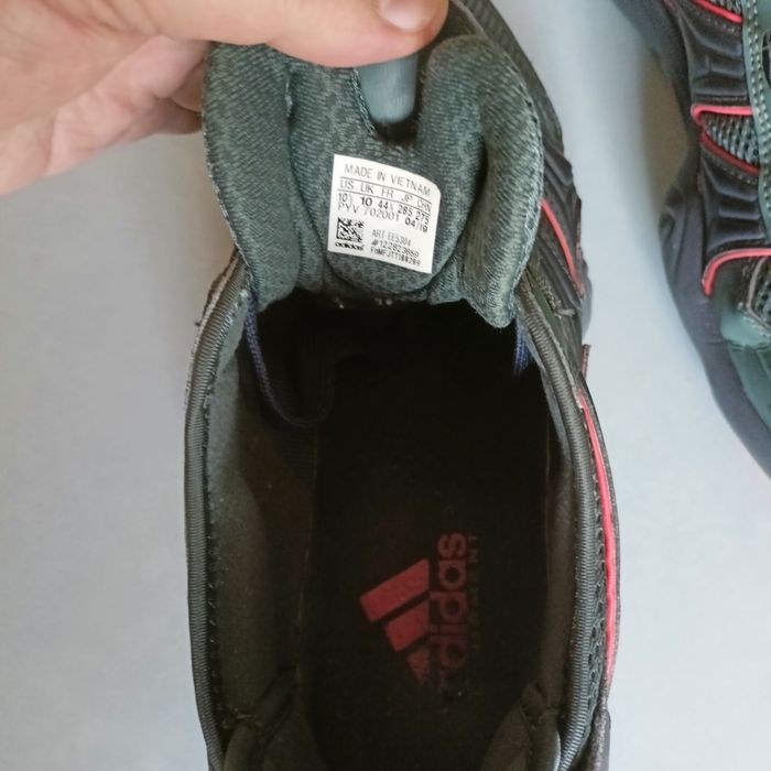 Vând adidas kaki