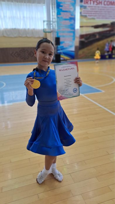 Продам рейтинговые платья и тренировочные костюмы для бальных танцев