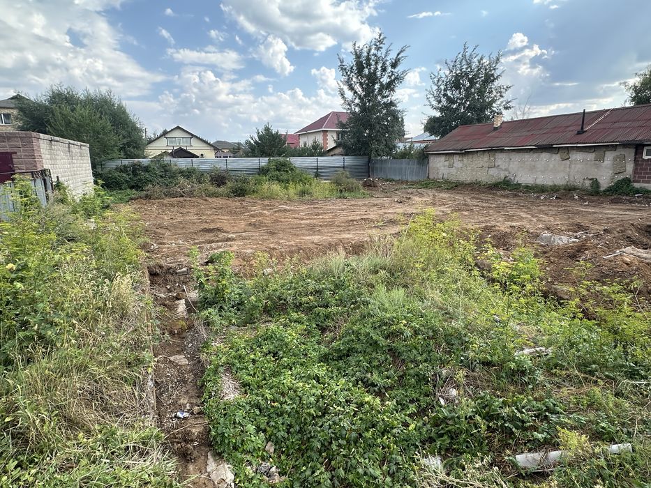 Продам участок на первой линии