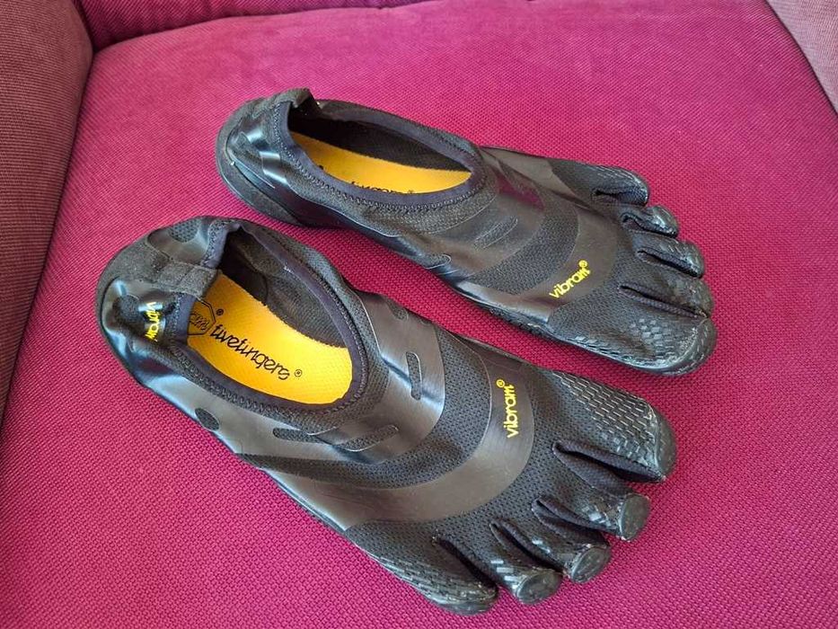 Pantofi trekking Vibram Fiefingers marimea 43