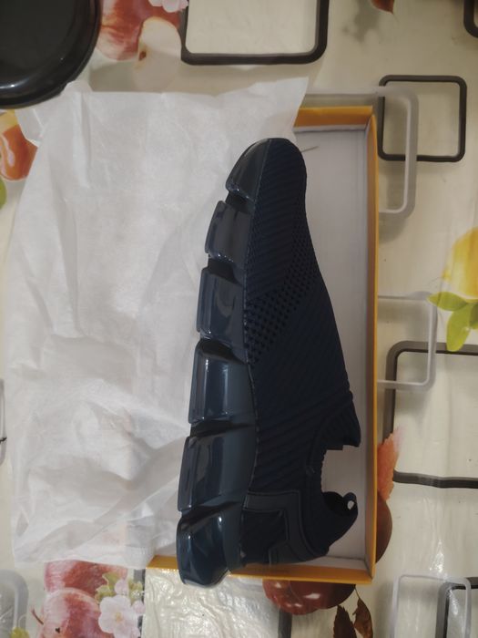 Yangi Skechers yangi