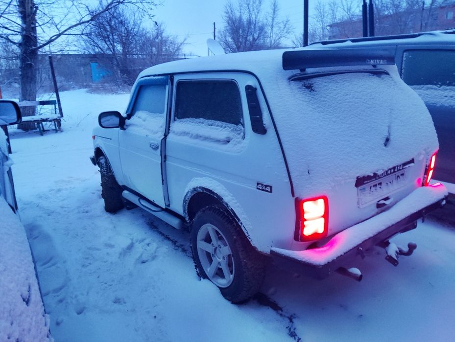 Продам ниву 2121