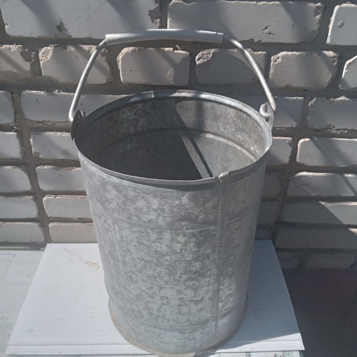 Продам ведро оцинкованное-20л-2000теньге.