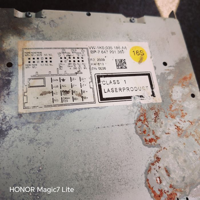 Продавам мултимедия и сд плеар за голф 5