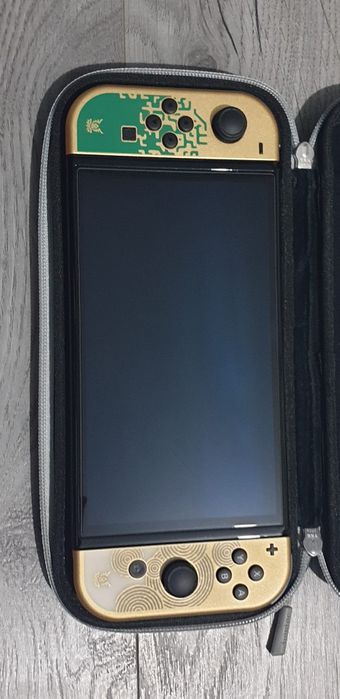 Nintendo Switch OLED – Ediția Zelda + Pokémon Scarlet (Stare Excelentă