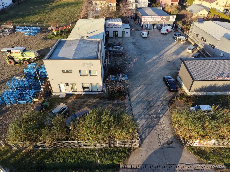 Hală și birouri pretabil spațiu comercial, clinică, birouri, producție