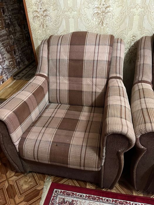 Отдам диван и два кресла