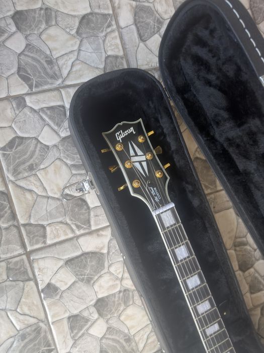 Электрогитара Gibson les paul custom