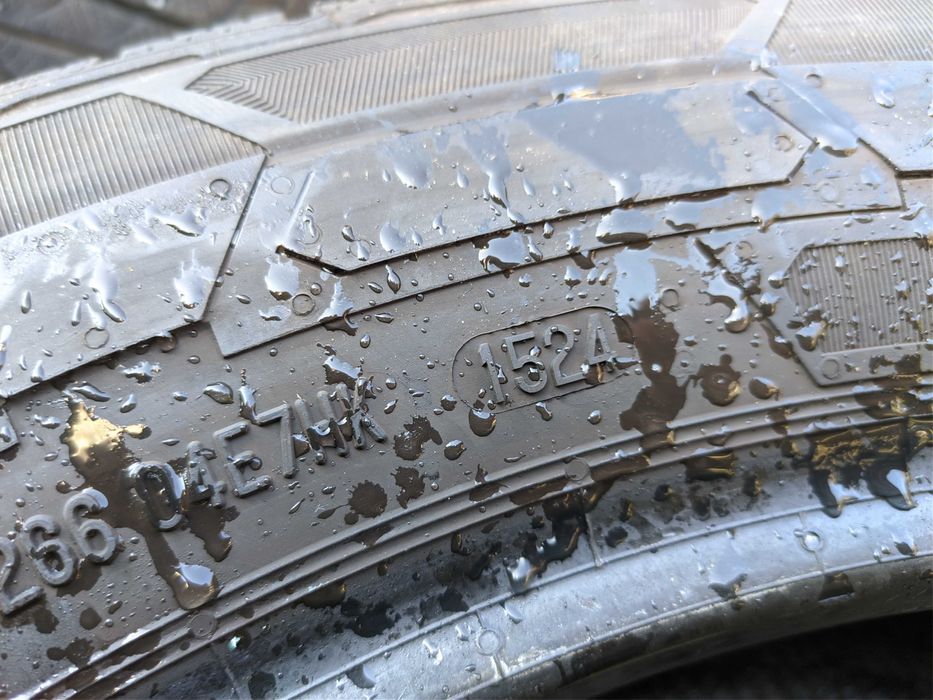 2бр Зимни гуми за бус 215 60 17 С - Continental - DOT 2024