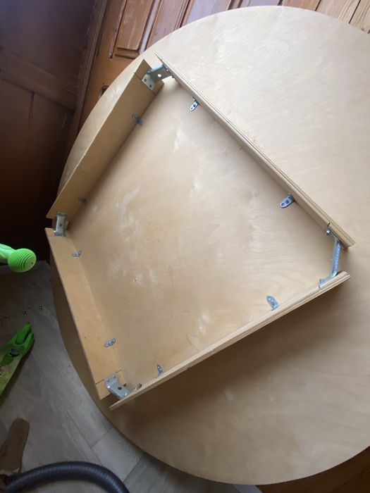 Стол круглый . Домбра