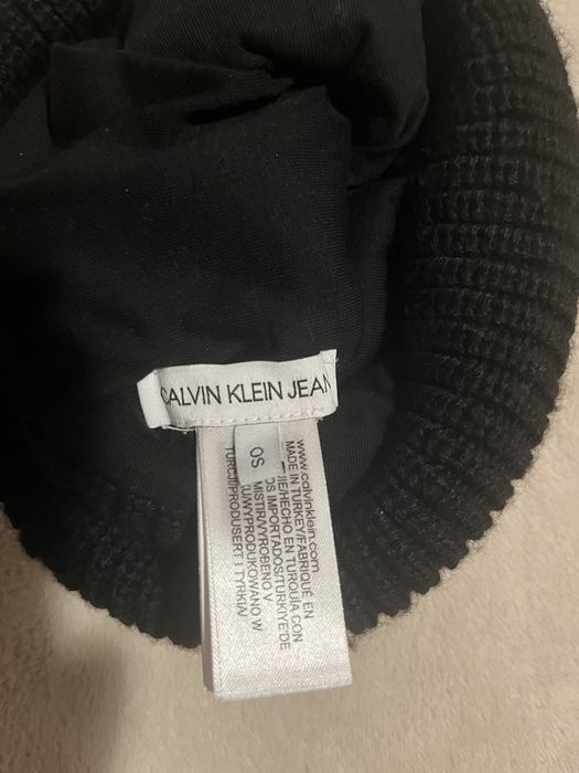 Зимна шапка Calvin Klein