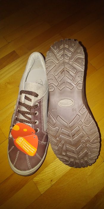 Нови обувки, номер 35