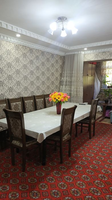 Уй сотилади 2хонали