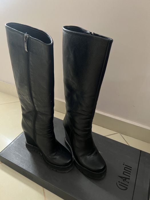 Продавам ботуши