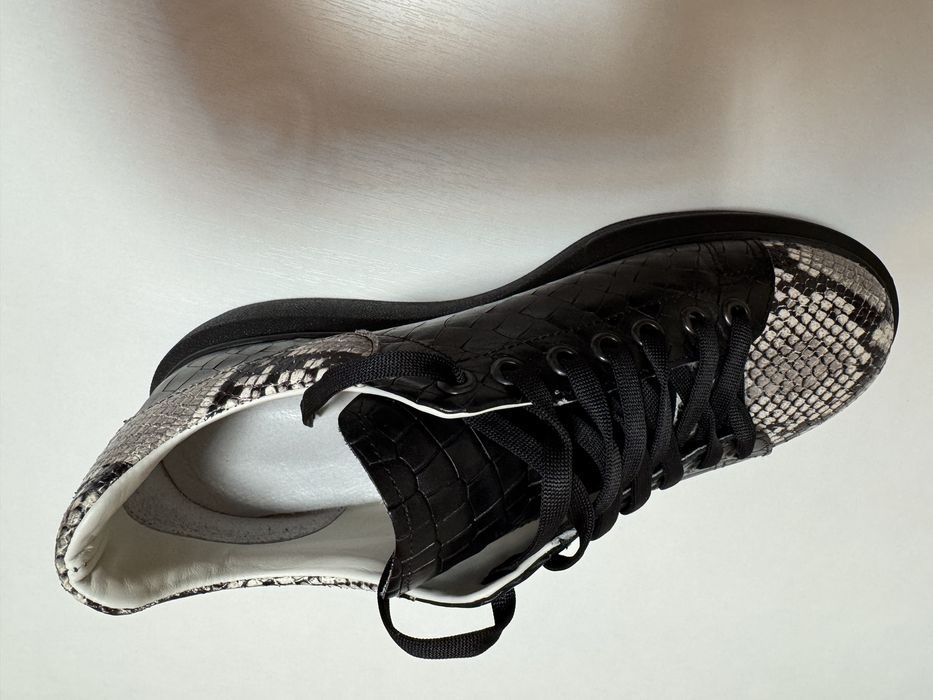 Vand sneakers alb negru