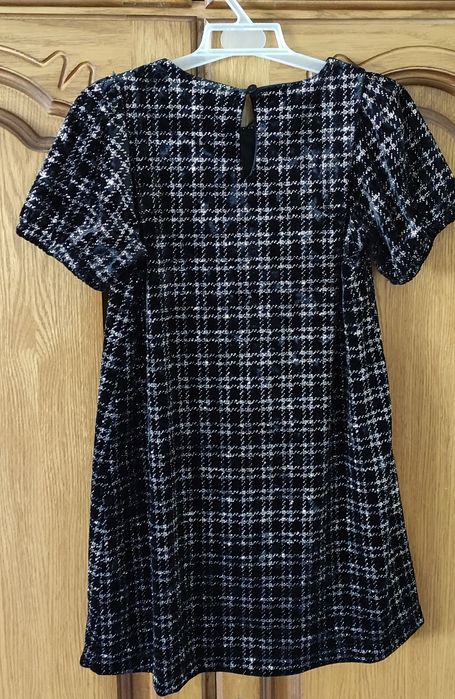 Vând 2 rochițe pentru fetițe