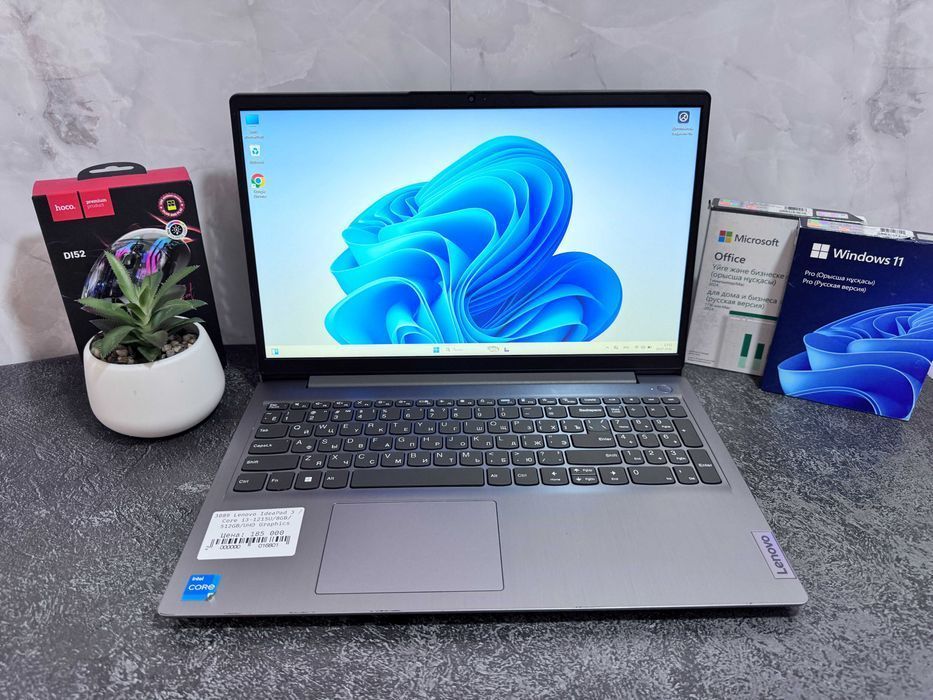 Ноутбук для работы Lenovo IdeaPad 3 /Core i3-1215U/8GB/512GB/UHD Grap.