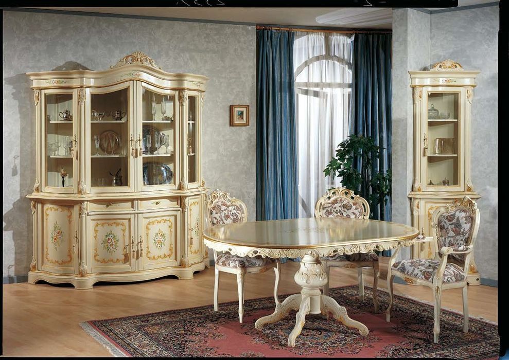 Usta mebelchi mebellarni yechamiz yig‘amiz o‘rnatamiz va ta‘mirlaymiz