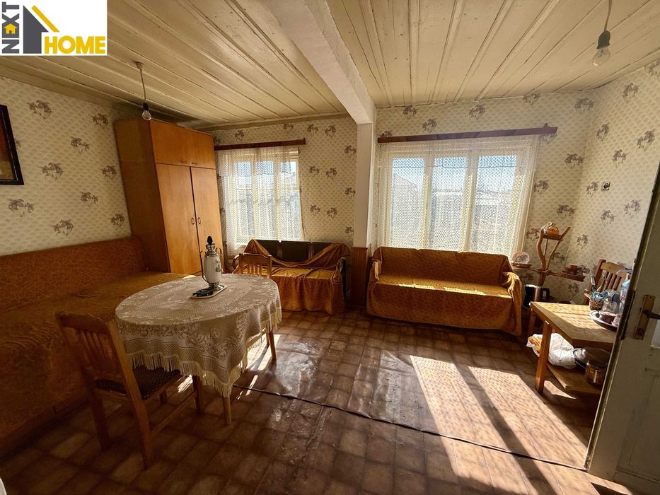 Самостоятелна къща с голям двор