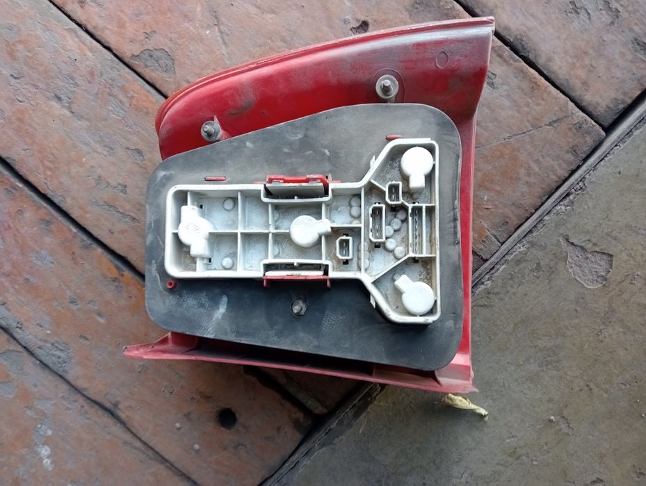 Продам фонарь задний левый на пассат б5.