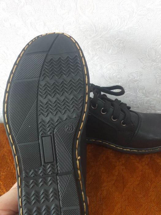 Продам детские туфли на мальчика