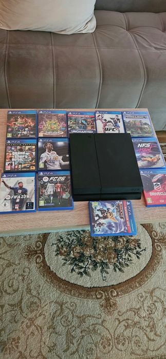 PS4 + 15 игри + два джойстика