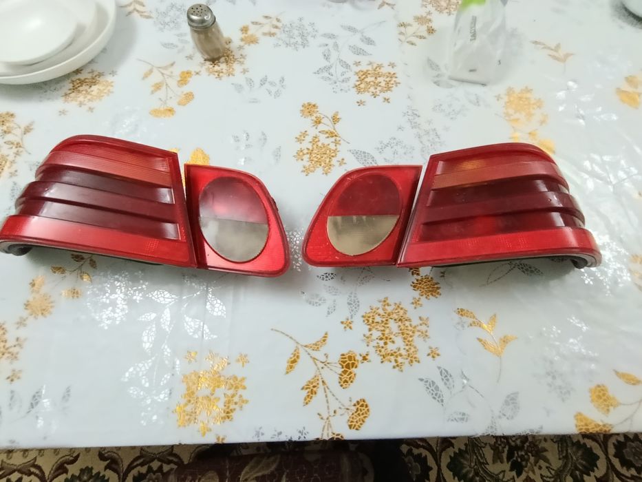 Задние фонари Mercedes 210