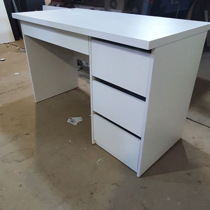 Столы компьютерные,  письменные.