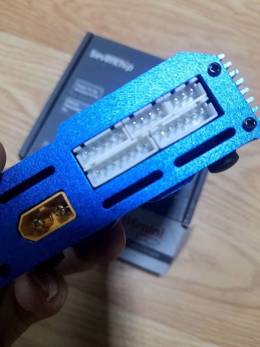 Vând încărcător B6mini bateri litium 6 s RC