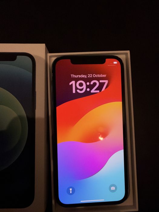 Продавам Iphone 12