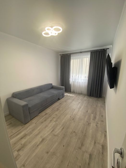 Închiriez apartament