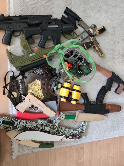 За все игрушки для мальчика 2000т