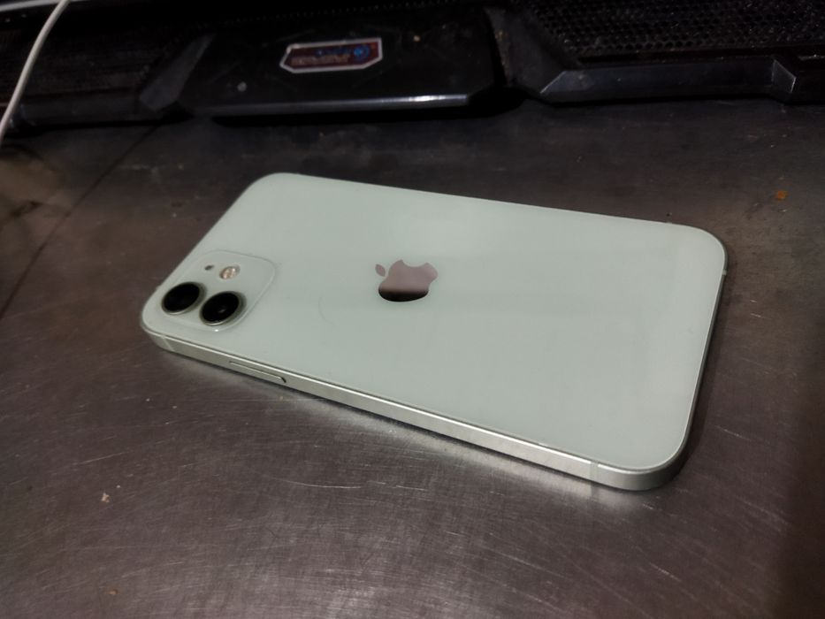 IPhone 12 в хорошем состоянии