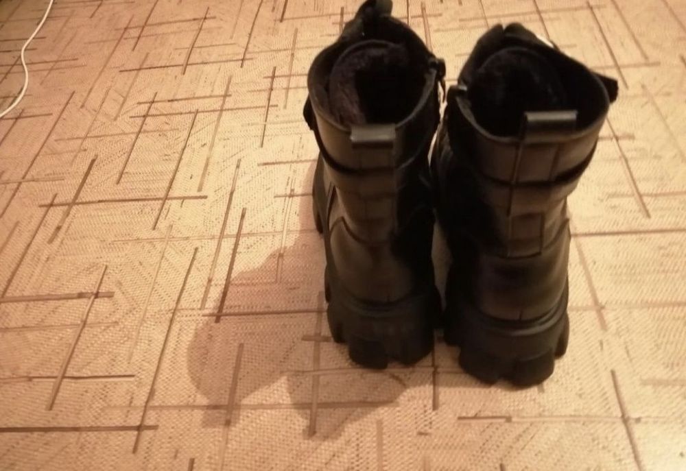 Продам зимнюю обувь