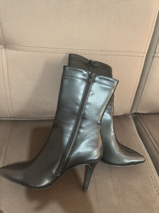 Дамски боти на ток