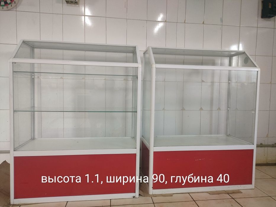 Стеклянный прилавок витрина